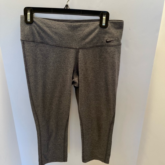 Nike Dri-Fit Leggings Women Medium Gray Cropped Workout Pants. - Picture 1 of 7